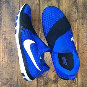 ***SOLD*** Nike - Free Connect (blue/black)Slip On